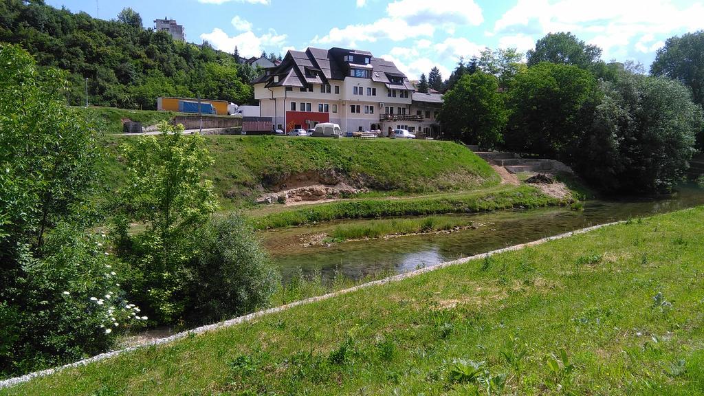 Sobe Sa Kupatilom Jajce Extérieur photo