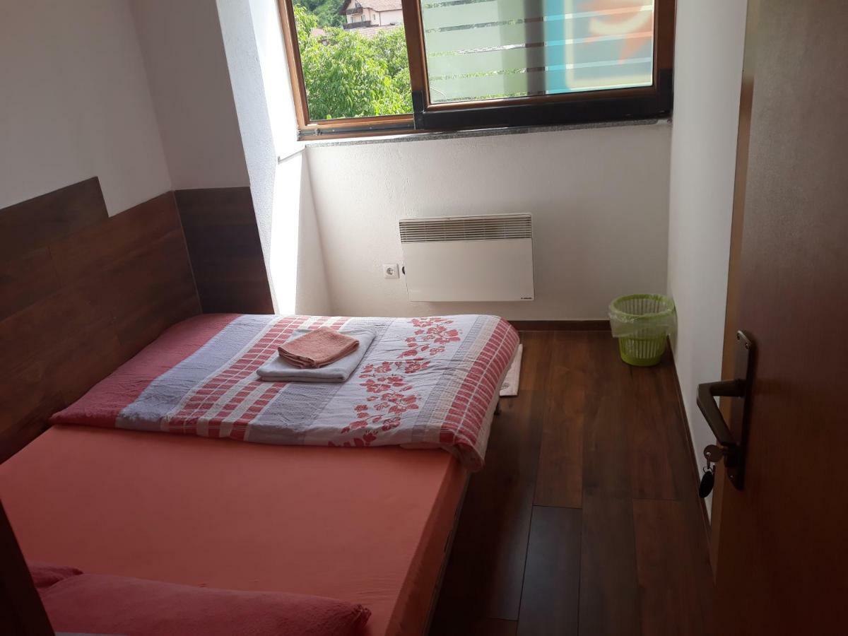 Sobe Sa Kupatilom Jajce Extérieur photo